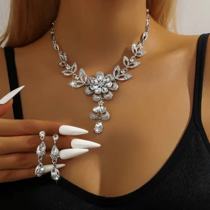 collier de luxe a pompons en forme de fleur avec goute d'eau ensemble de chaines de clavicule haut de gamme